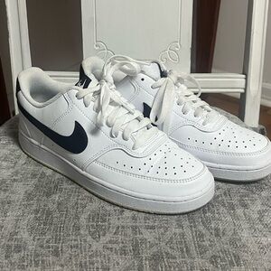 Nike White and Black Sneakers Classic Design